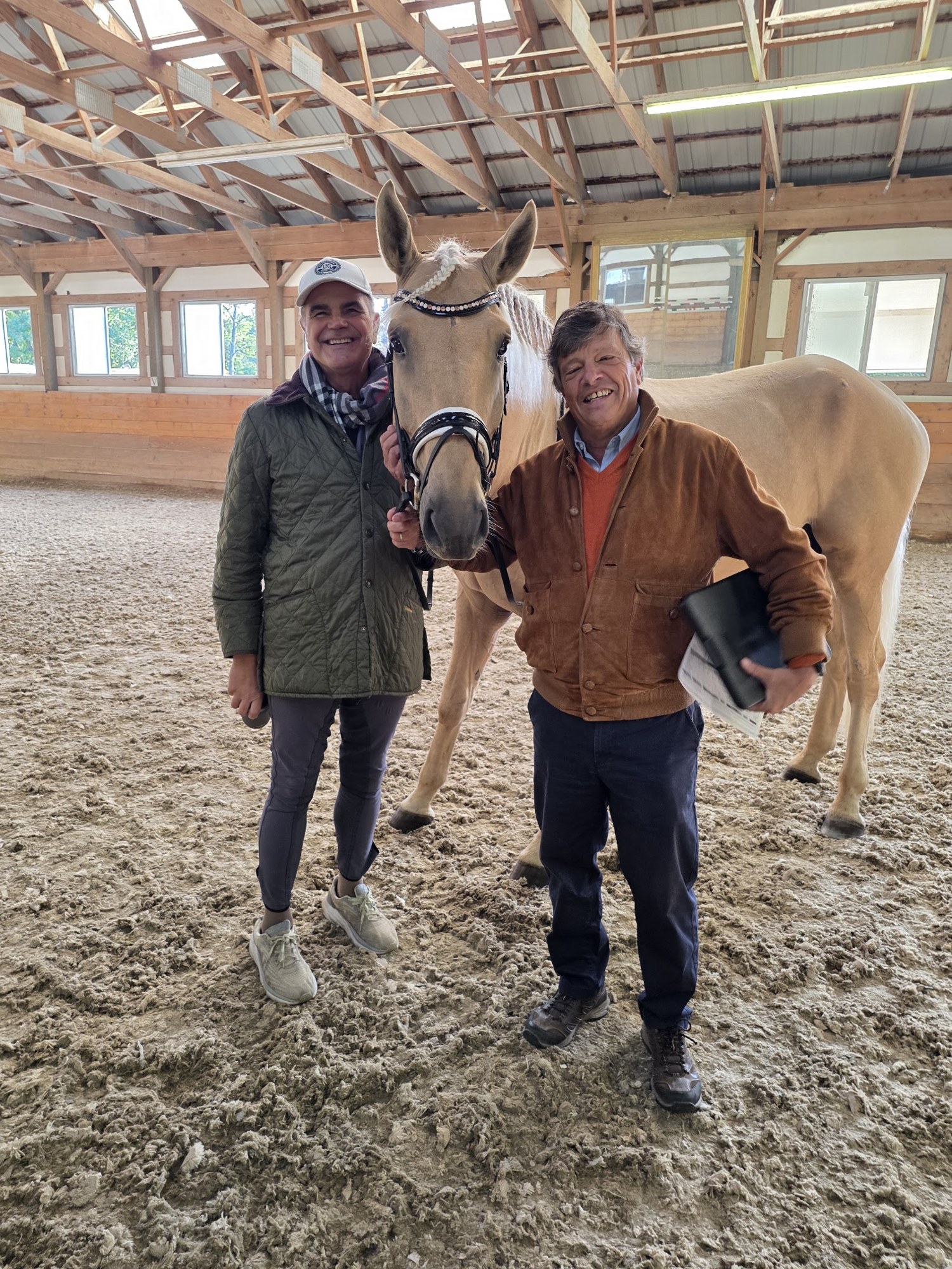A chestnut horse presented for inspection at Casa Lusitana, with João Ralão Duarte taking notes